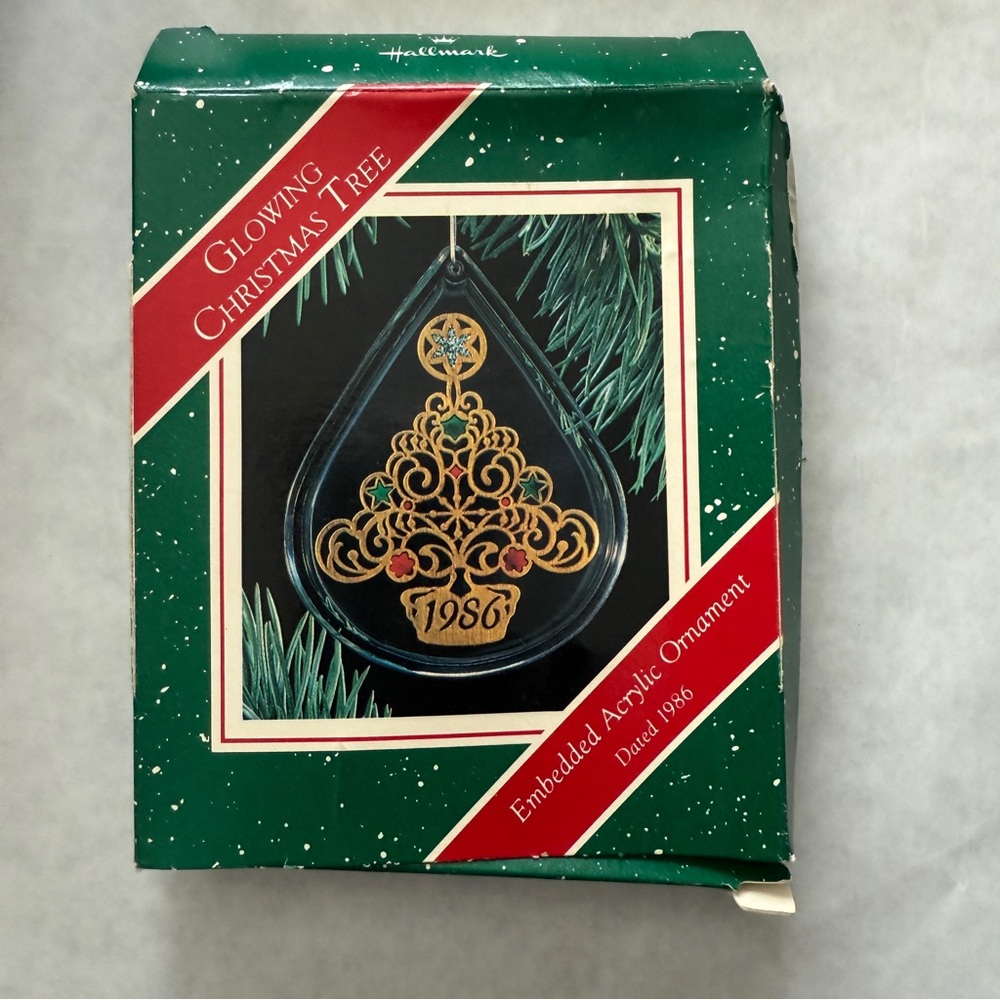Vintage 1986 Hallmark “Glowing Christmas Tree” Embedded Acrylic Ornament – Origi